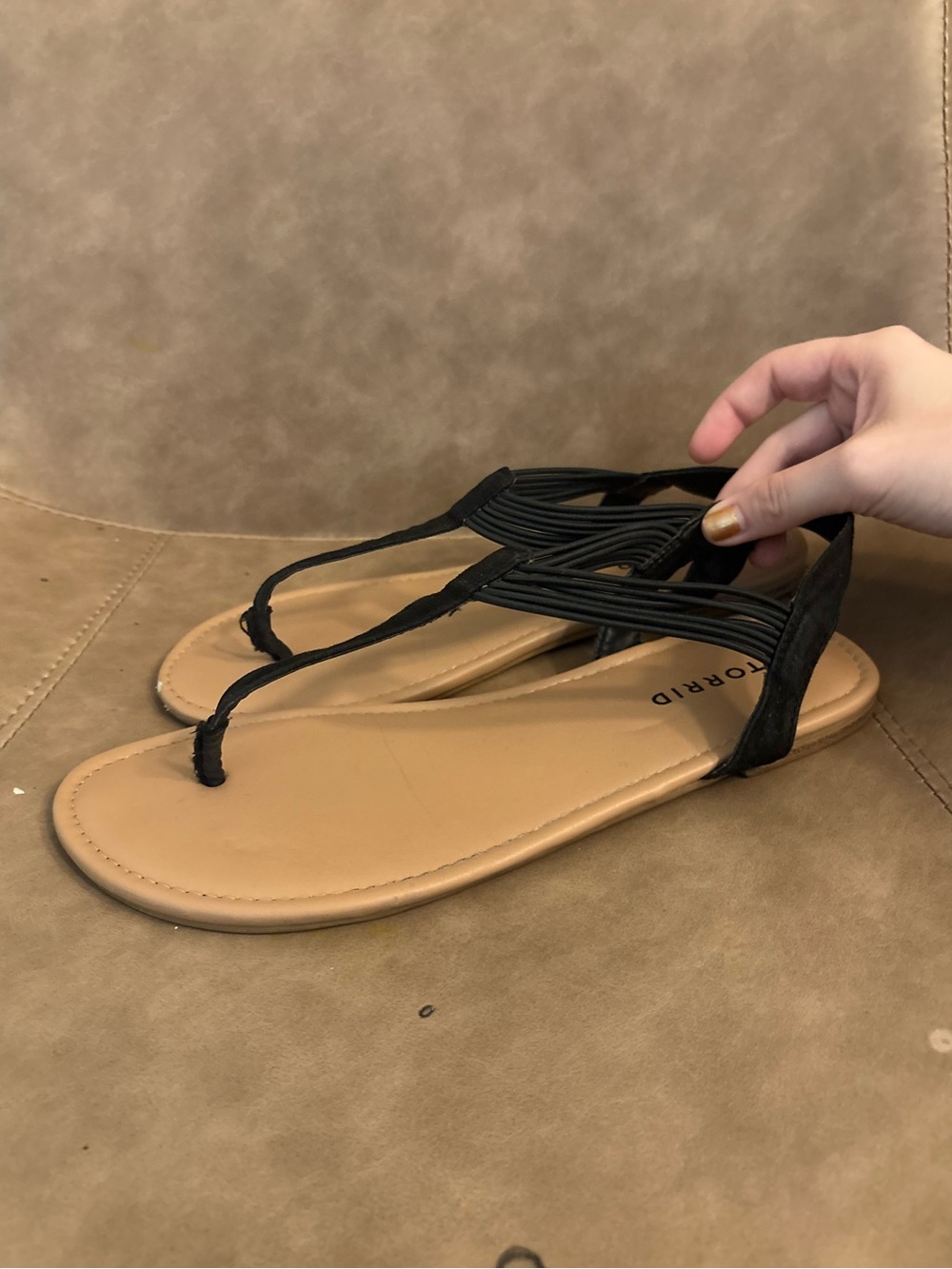 Torrid black strappy thong toe sandals shoes size 10